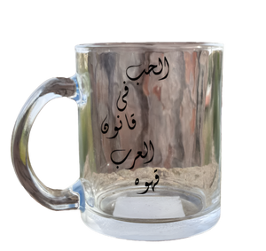 كأس زجاجي شفاف